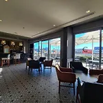 Location! Adjacent Waterfront, City, Table Mountain-320