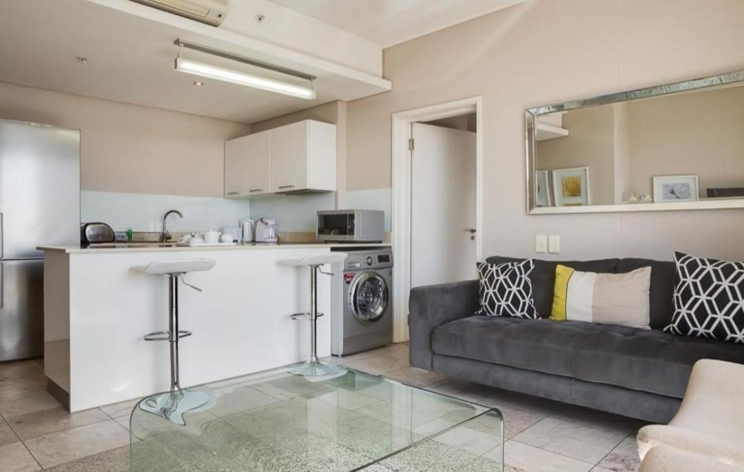 Apartment Location! Adjacent Waterfront, City, Table Mountain-320 Cape Town