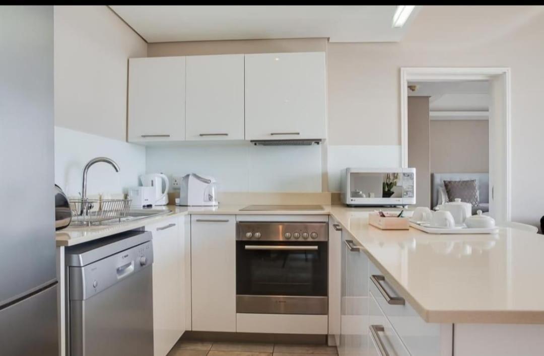 Location! Adjacent Waterfront, City, Table Mountain-320