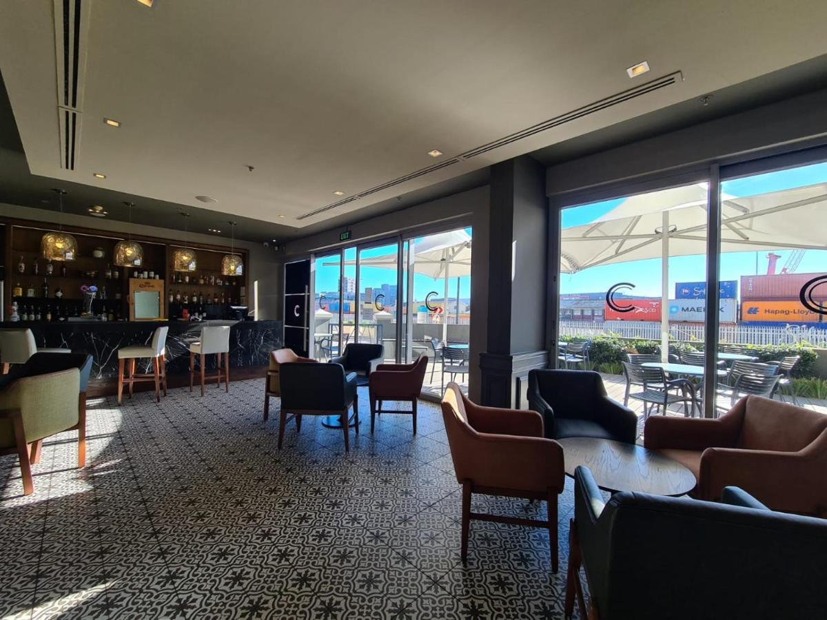 Apartment Location! Adjacent Waterfront, City, Table Mountain-320