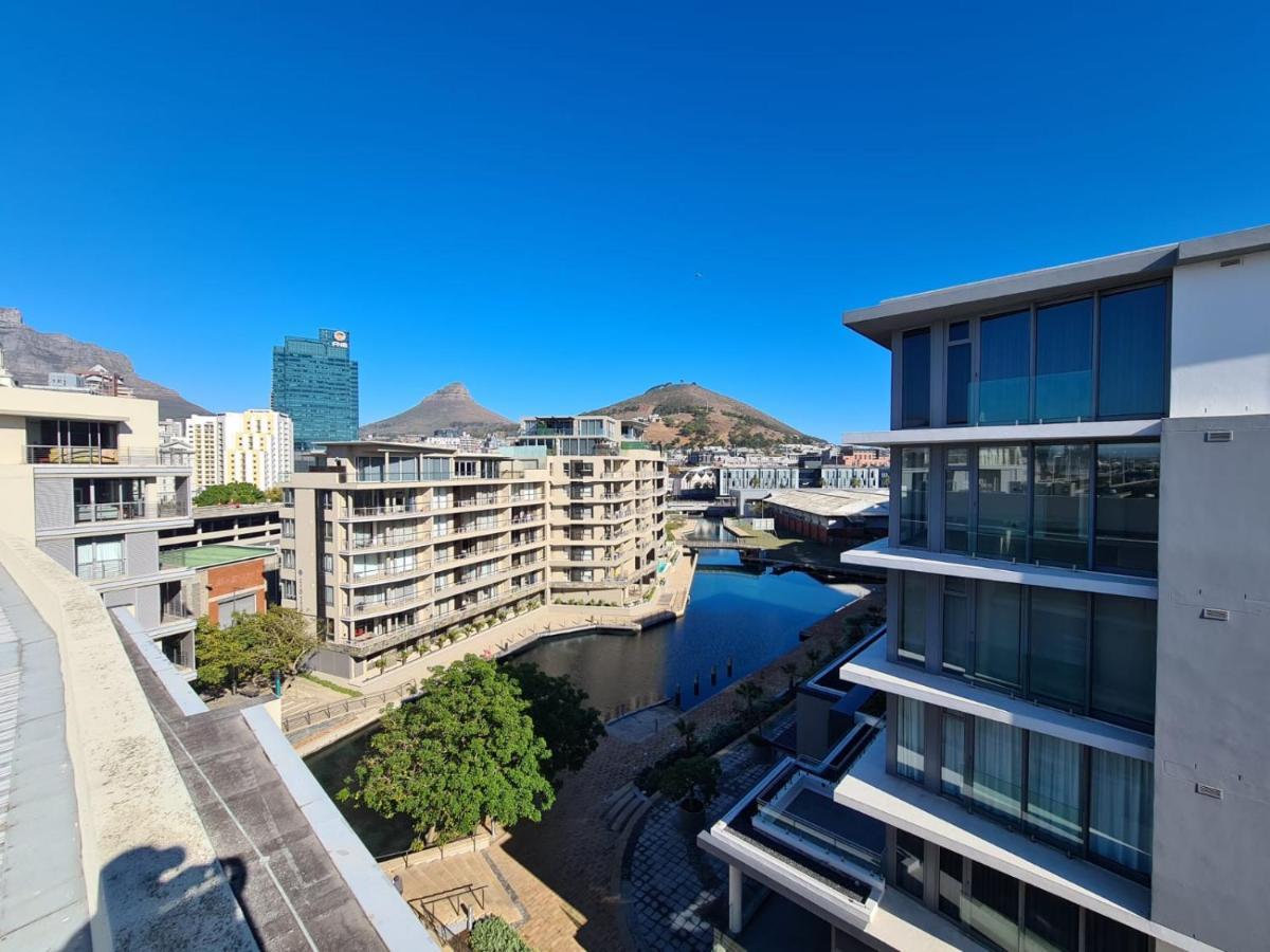 Location! Adjacent Waterfront, City, Table Mountain-320