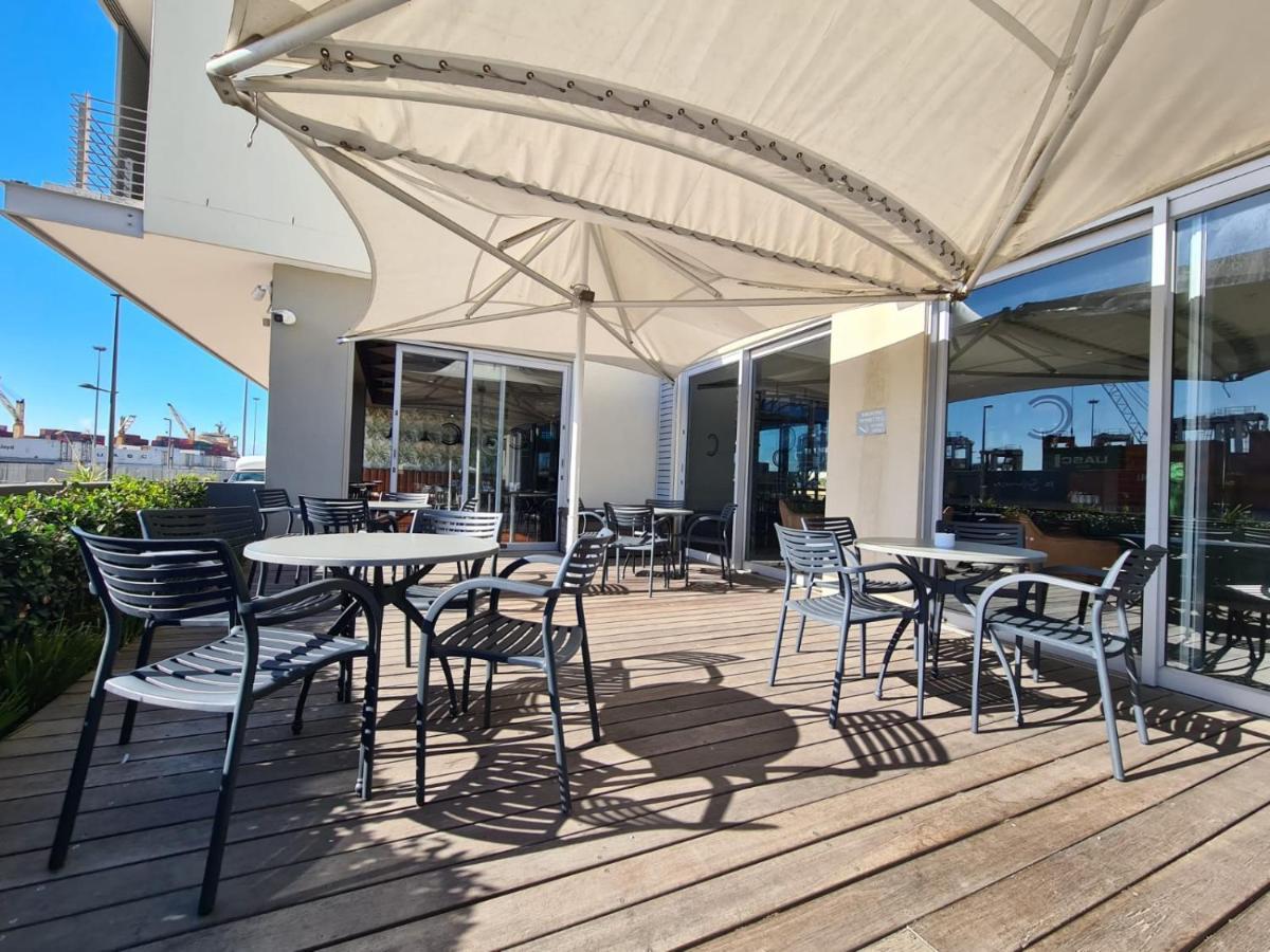 Location! Adjacent Waterfront, City, Table Mountain-320 Cape Town